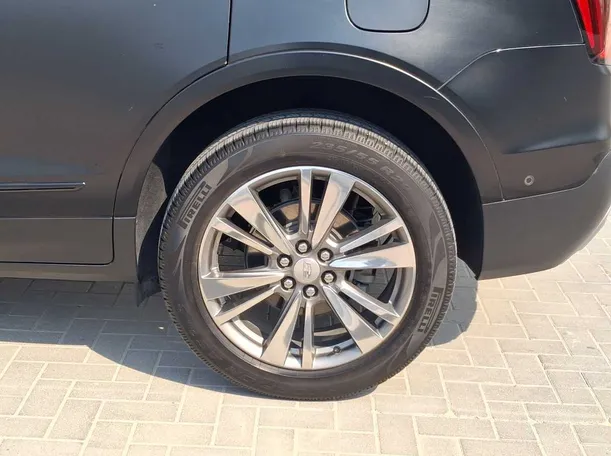 Car image 9