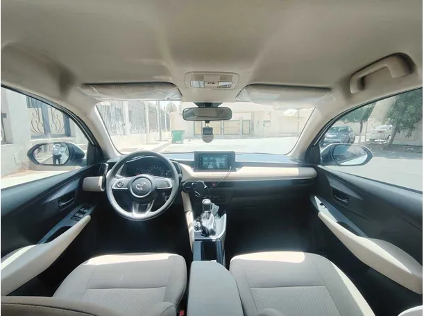 Car image 18