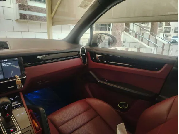 Car image 25