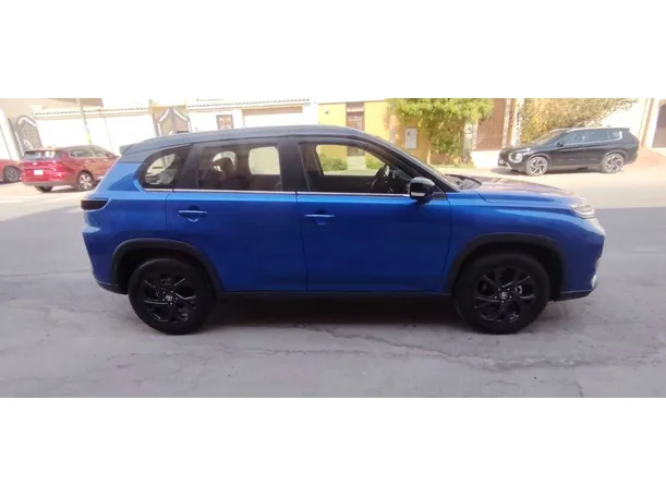 Car image 4