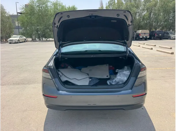 Car image 19