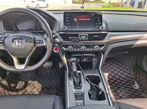 Car image 18