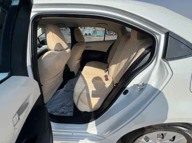 Car image 12
