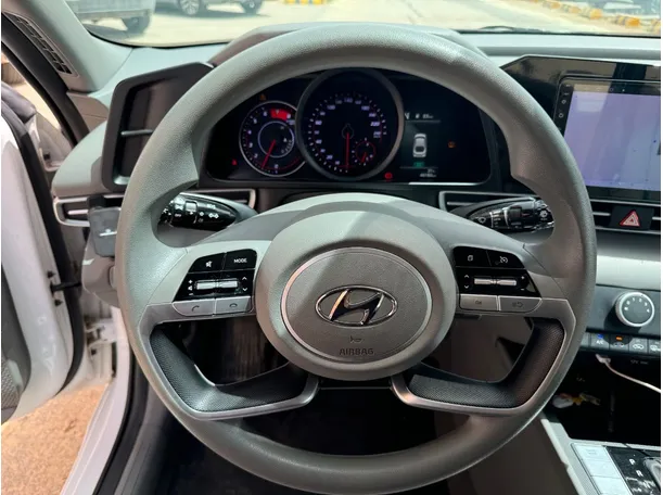 Car image 17
