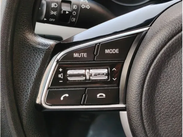 Car image 26