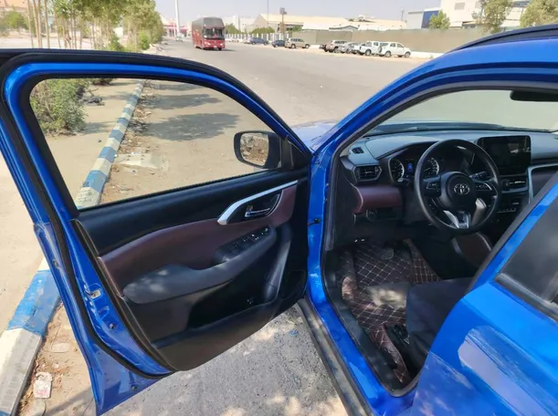 Car image 12
