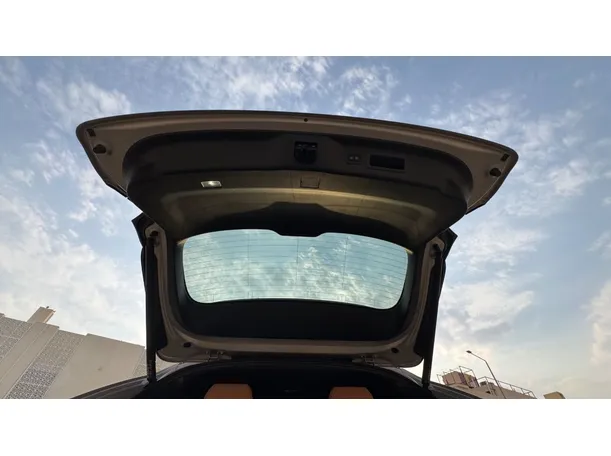 Car image 24