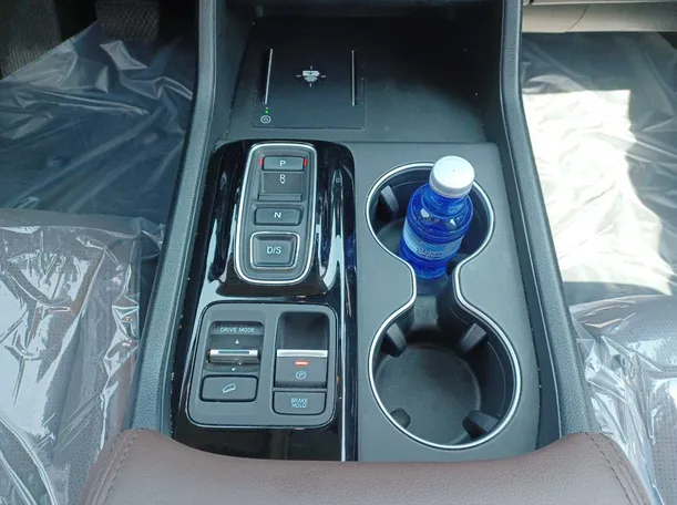 Car image 13