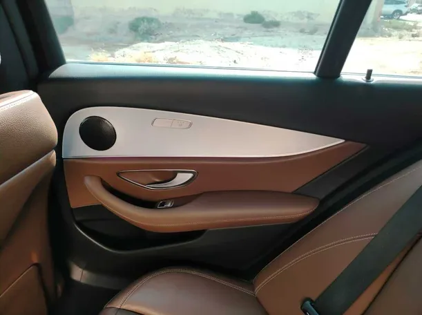 Car image 32