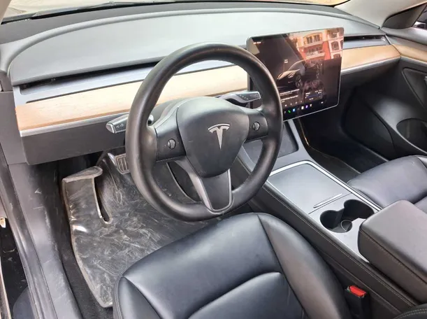 Car image 11