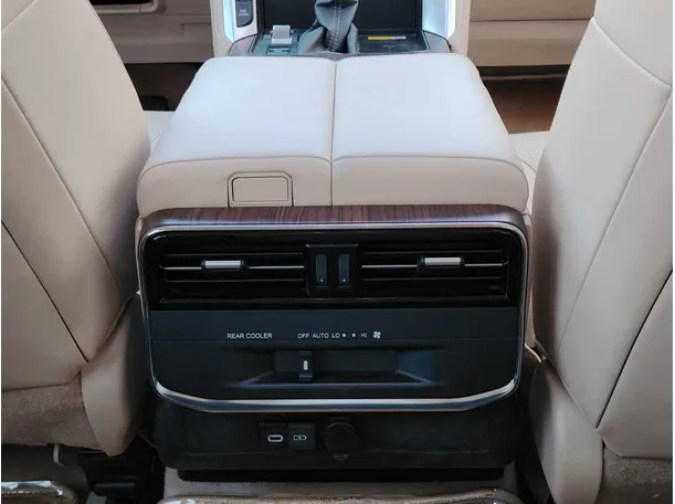 Car image 32