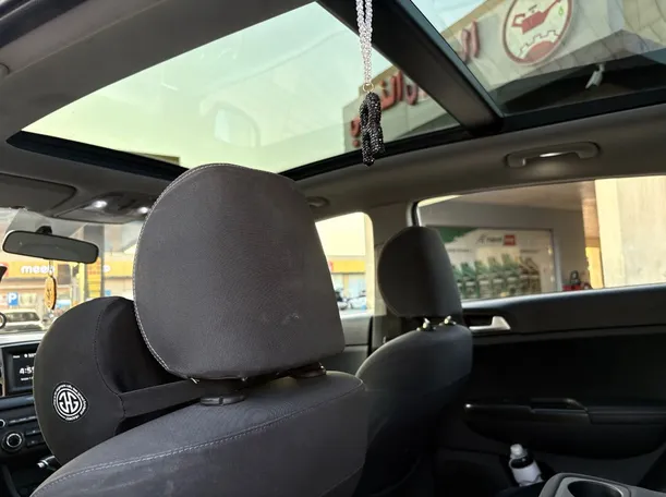 Car image 18