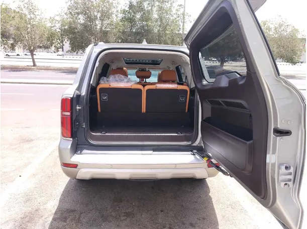Car image 26