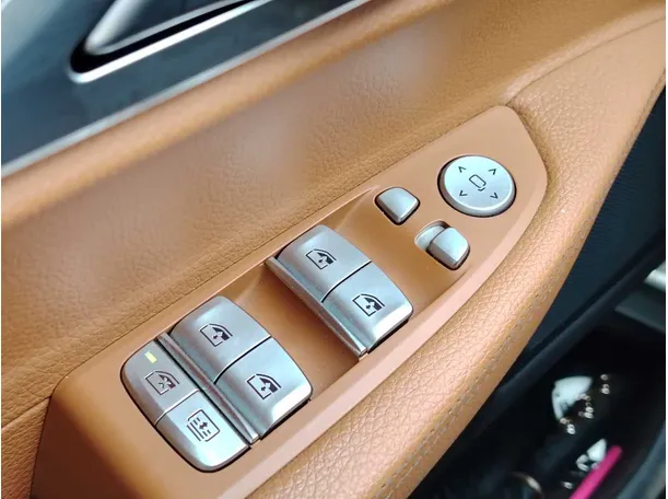 Car image 33