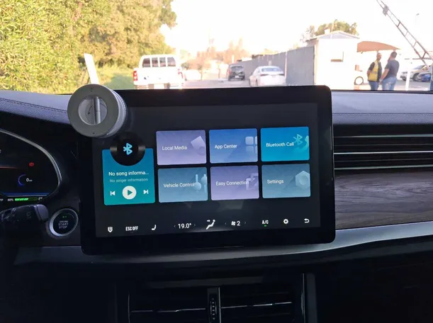 Car image 17