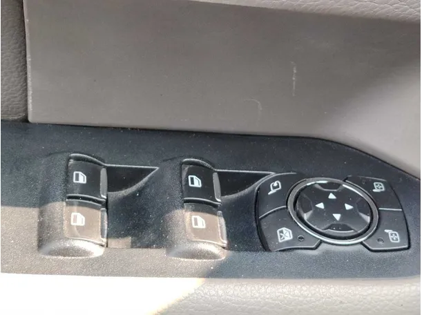 Car image 38