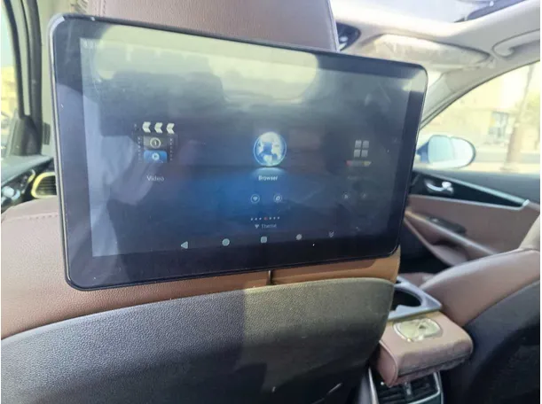Car image 30