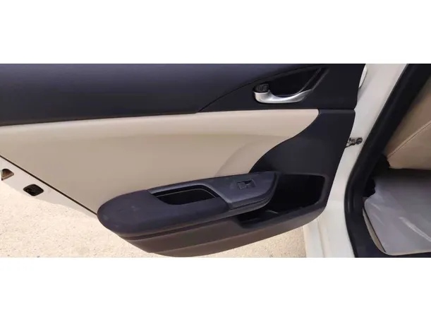 Car image 29