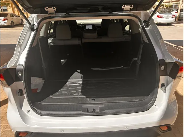 Car image 23
