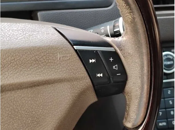 Car image 35