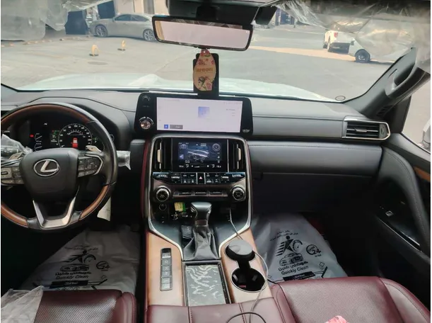 Car image 24