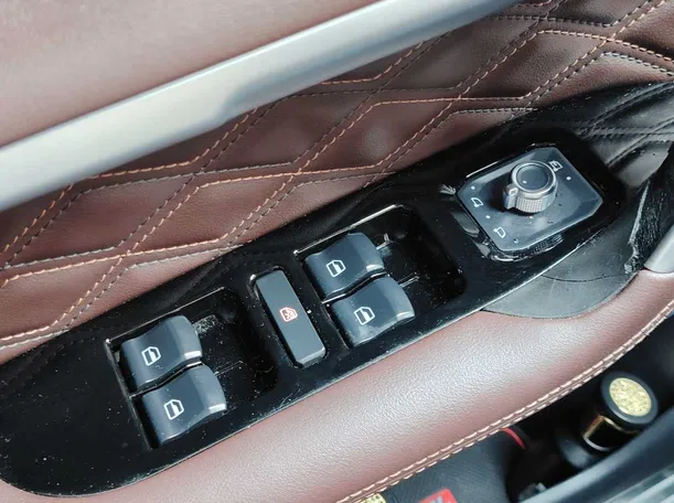 Car image 33
