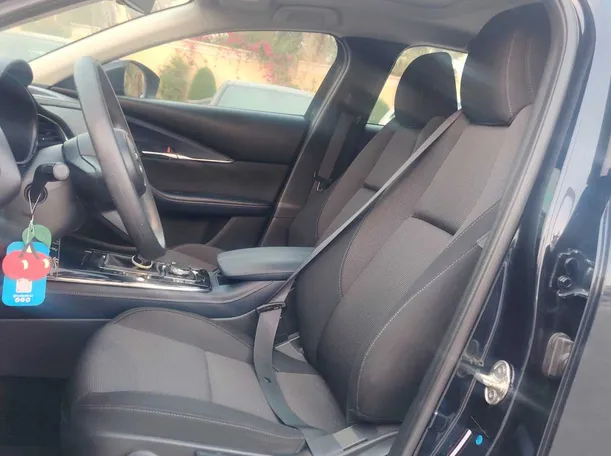 Car image 12