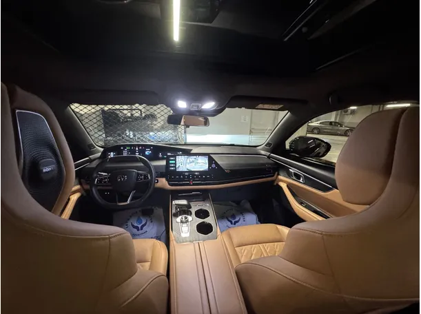 Car image 15