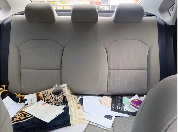 Car image 17