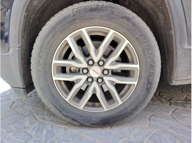 Car image 9