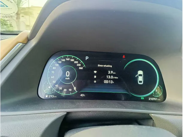 Car image 27