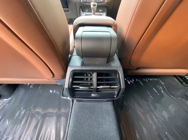 Car image 26