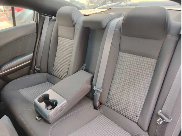Car image 14