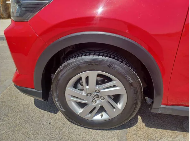 Car image 9