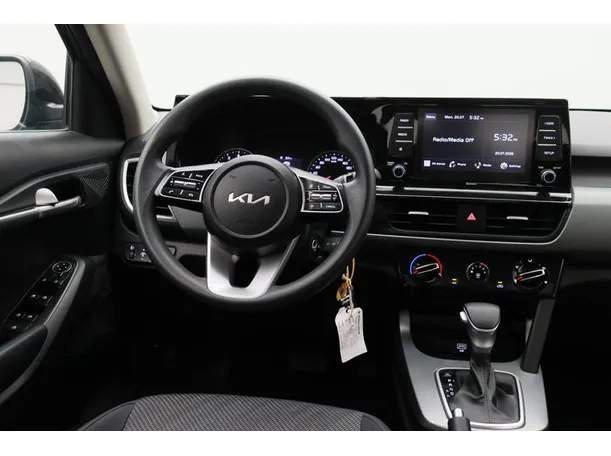 Car image 15