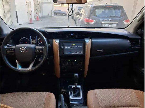 Car image 15