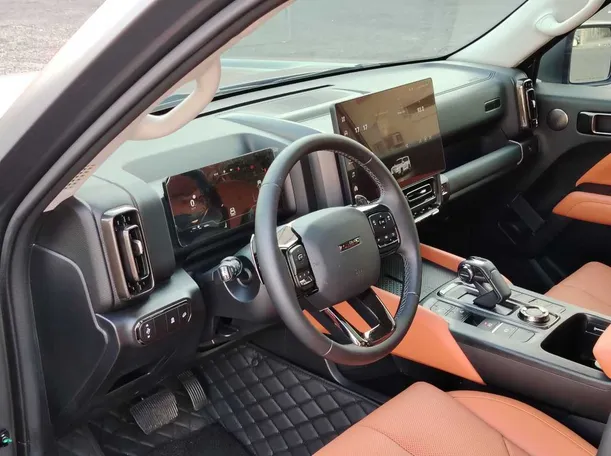 Car image 12
