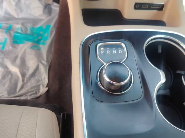 Car image 14