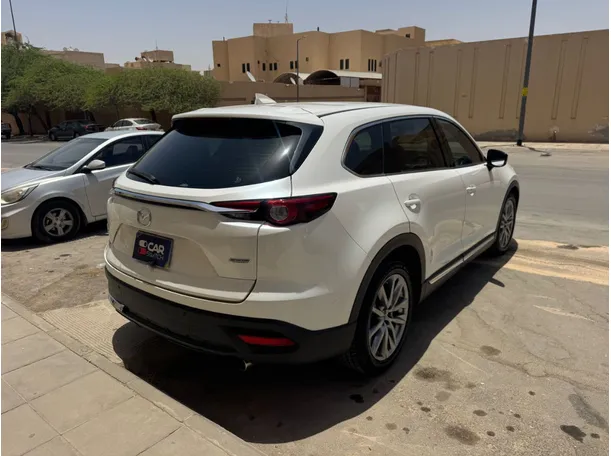 Car image 5