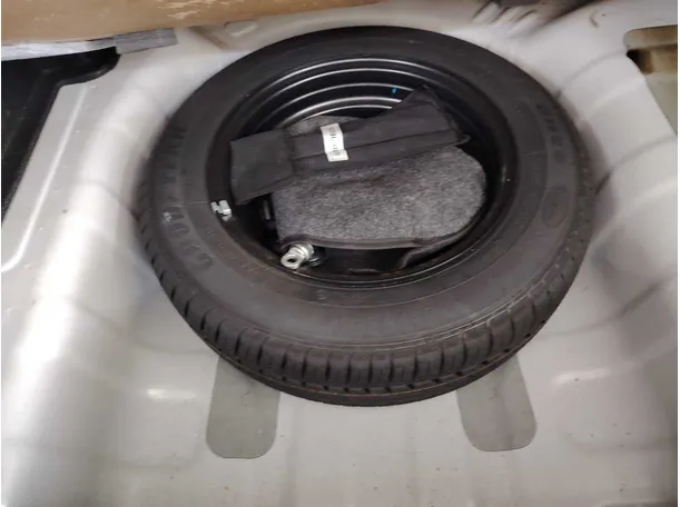 Car image 29