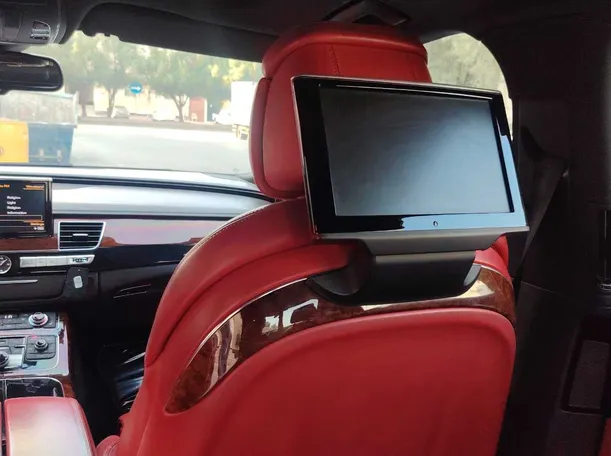 Car image 30