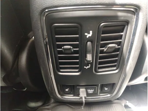 Car image 40