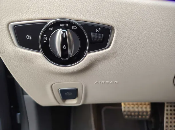 Car image 28