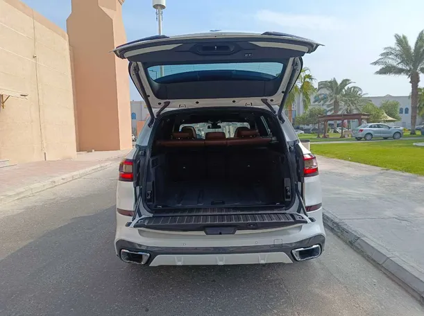 Car image 29