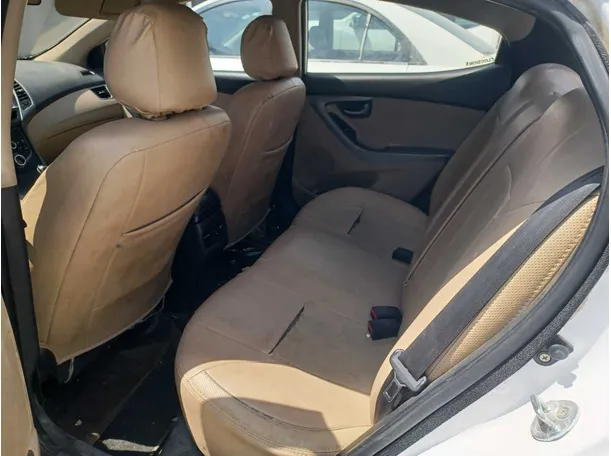 Car image 14