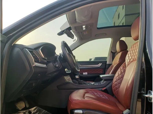 Car image 11