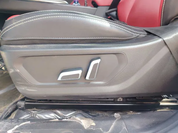 Car image 28