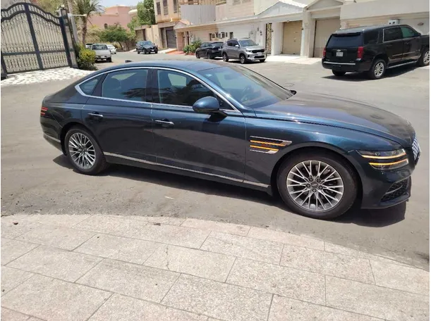 Car image 4