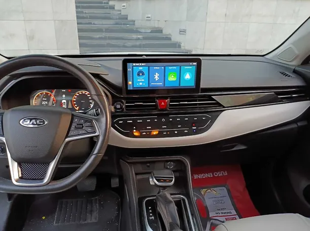 Car image 18