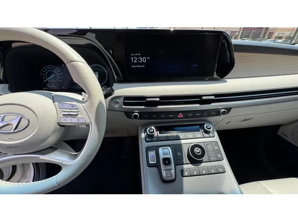 Car image 18